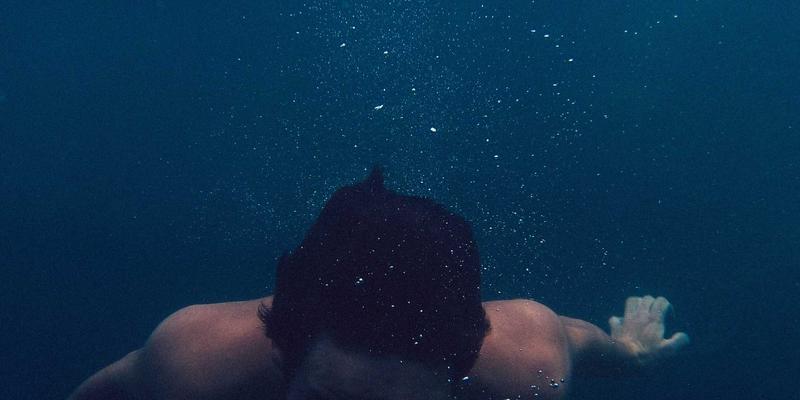 从社交媒体到家庭健康：Dr. John Ayers 如何利用数据预测公共卫生危机并重塑 therapy 策略