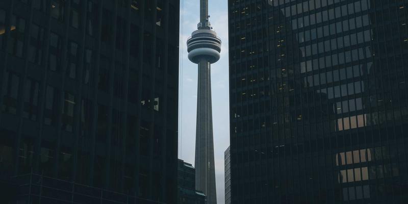 从社交媒体洞察到社区健康：Dr. John Ayers 的数据预测如何革新咨询与健康服务